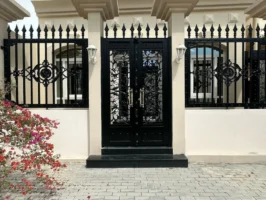 صبغ ابواب حديد في قطر